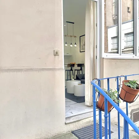 Superbe Loft Avec Belle Cour Privee Parijs
